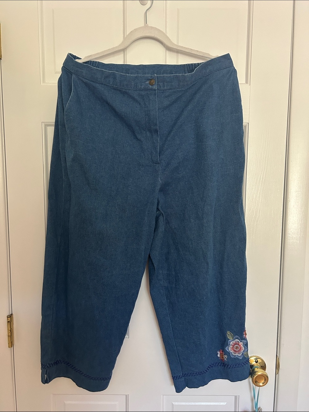 Vintage Alfred Dunner Pull On Floral Applique Denim Capris Cropped